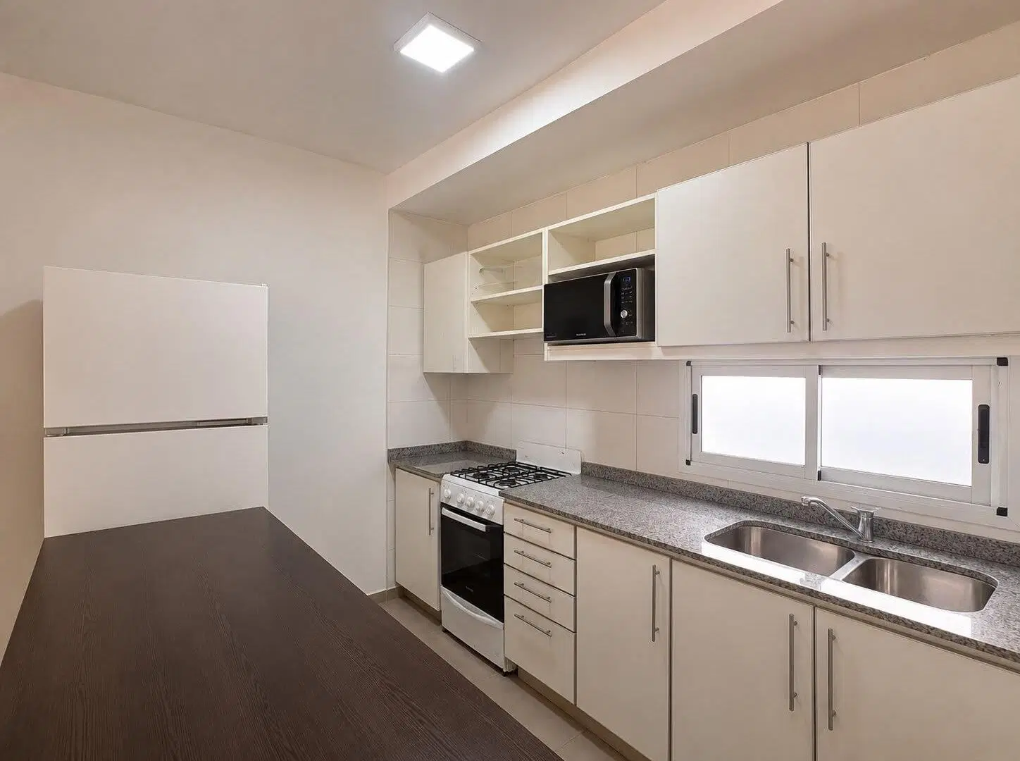 VENTA DEPARTAMENTO CON BALCON AL FRENTE Y COCHERA EN OLIVOS 3