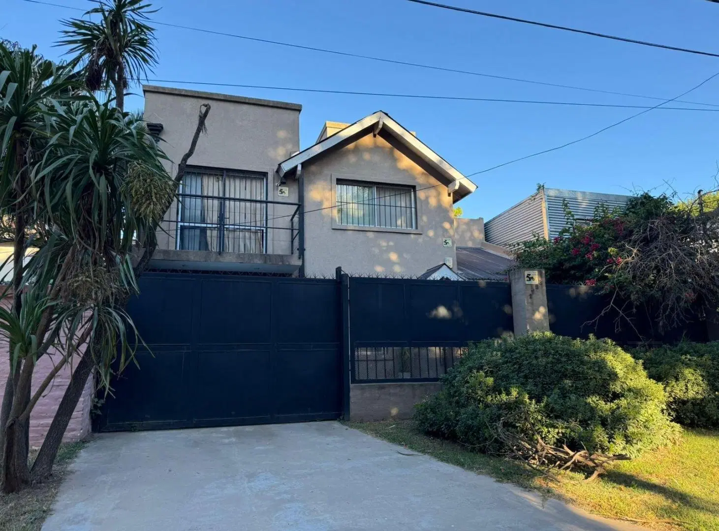 Venta Casa 5 Dormitorios Excelente ubicacion en Manuel Alberti. Apro credito 1