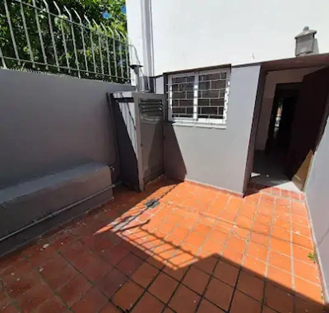 VENTA DÚPLEX 3 ambientes con patio y entrada de auto - APTO CRÉDITO - CASTELAR NORTE 2