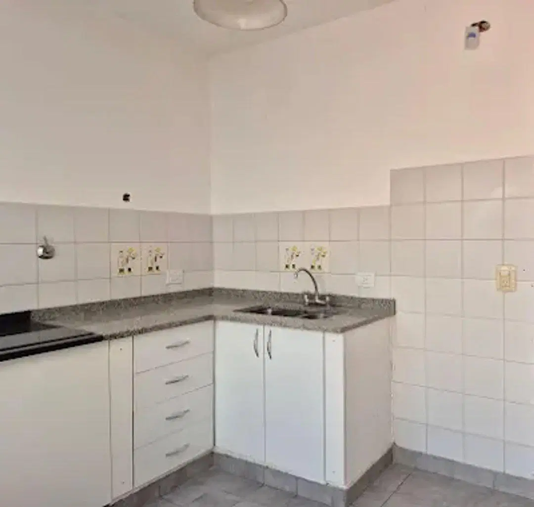 VENTA DÚPLEX 3 ambientes con patio y entrada de auto - APTO CRÉDITO - CASTELAR NORTE 4