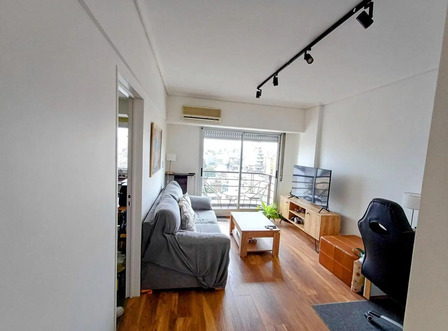 Alquiler temporario 2 Ambientes Amoblado Balcón piso alto cochera opcional en Caballito - Impecable 2