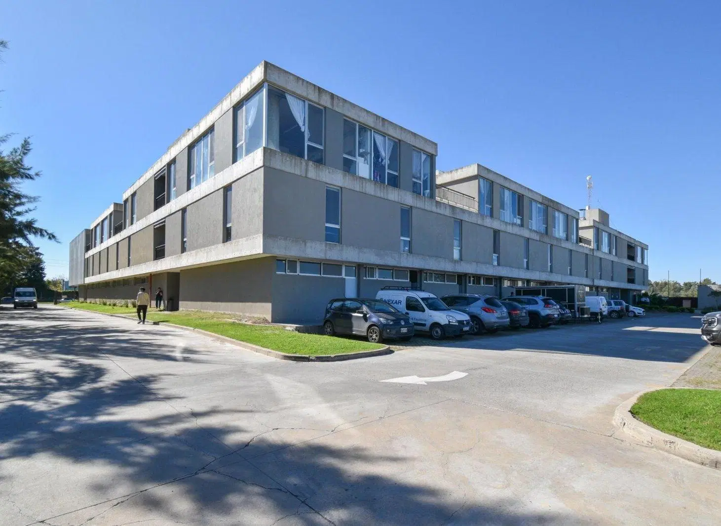Alquiler local a estrenar c/ 3 vidrieras + 3 cocheras - VEN Street Center, Dique Luján, Tigre 1