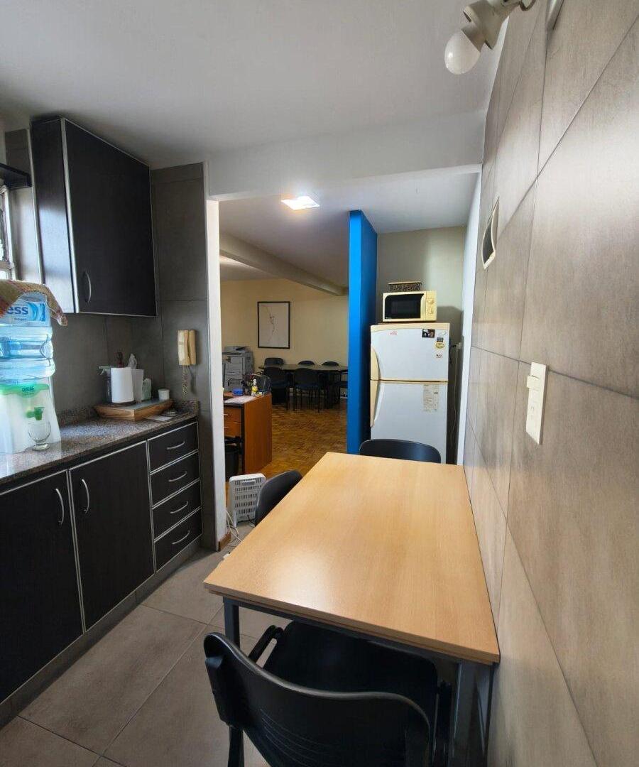 Foto de VENTA DOS AMBIENTES GRANDES EN TRIBUNALES, imagen 4
