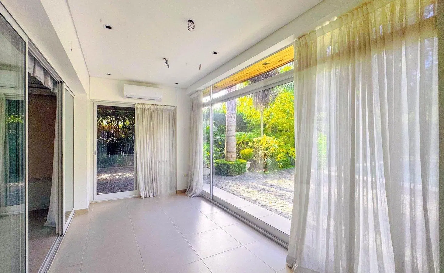 Alquiler Casa 5 AMB. con PILETA y JARDÍN | Barrio SAN MARCO 3