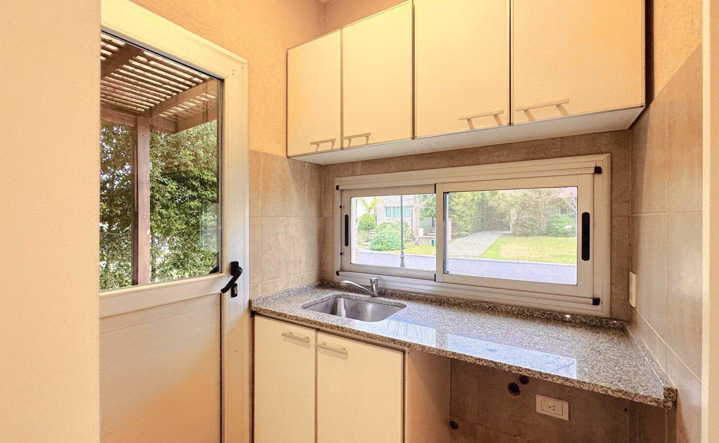 Foto de Alquiler | CASA 4 AMBIENTES con Pileta y Parrilla | Barrio SAN MARCO, Villanueva, imagen 4