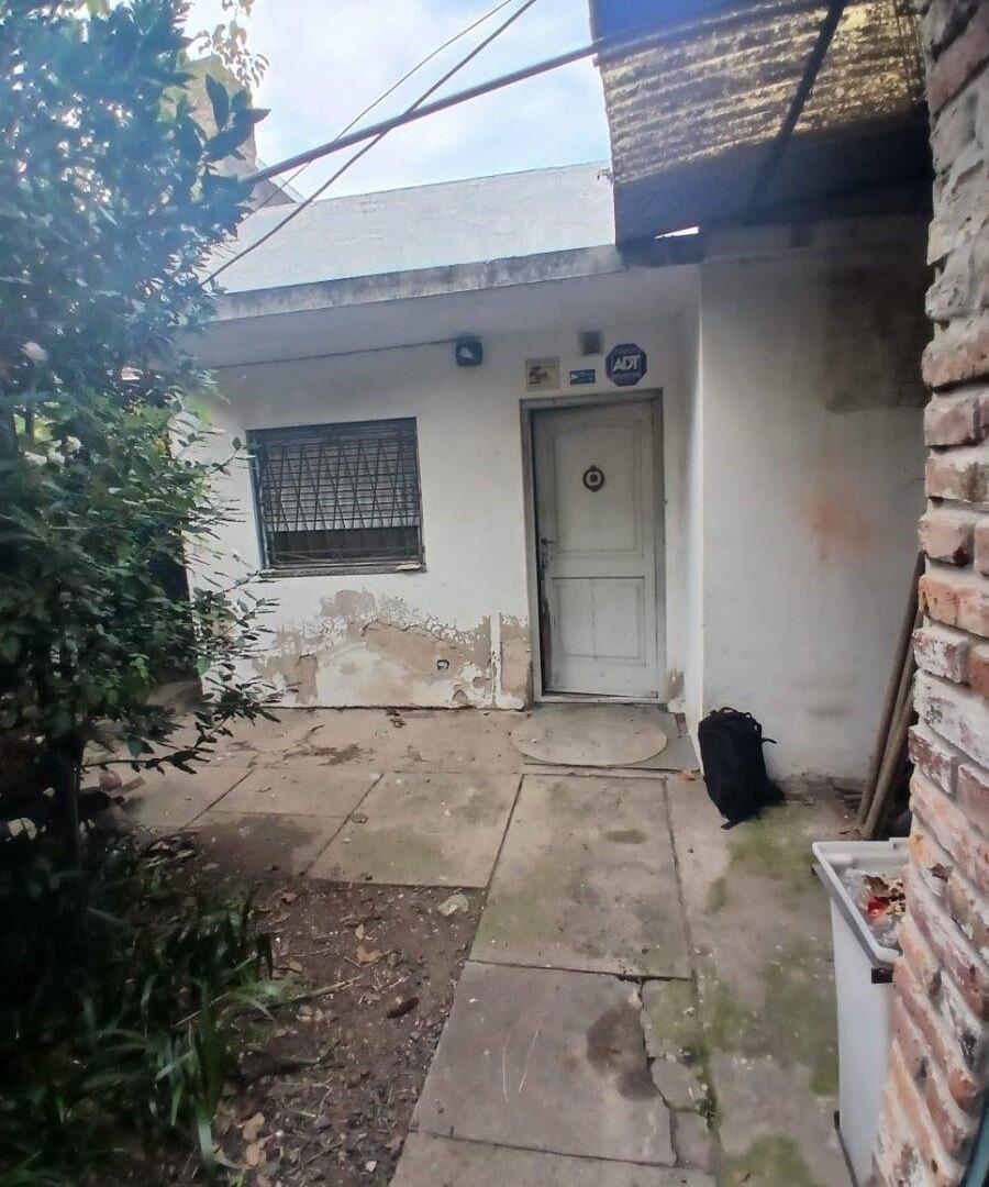 Foto de VENTA -CASA 2 amb.c/JARDIN 2 BAÑOS GALPON Y TALLER-V.BALLESTER, imagen 1