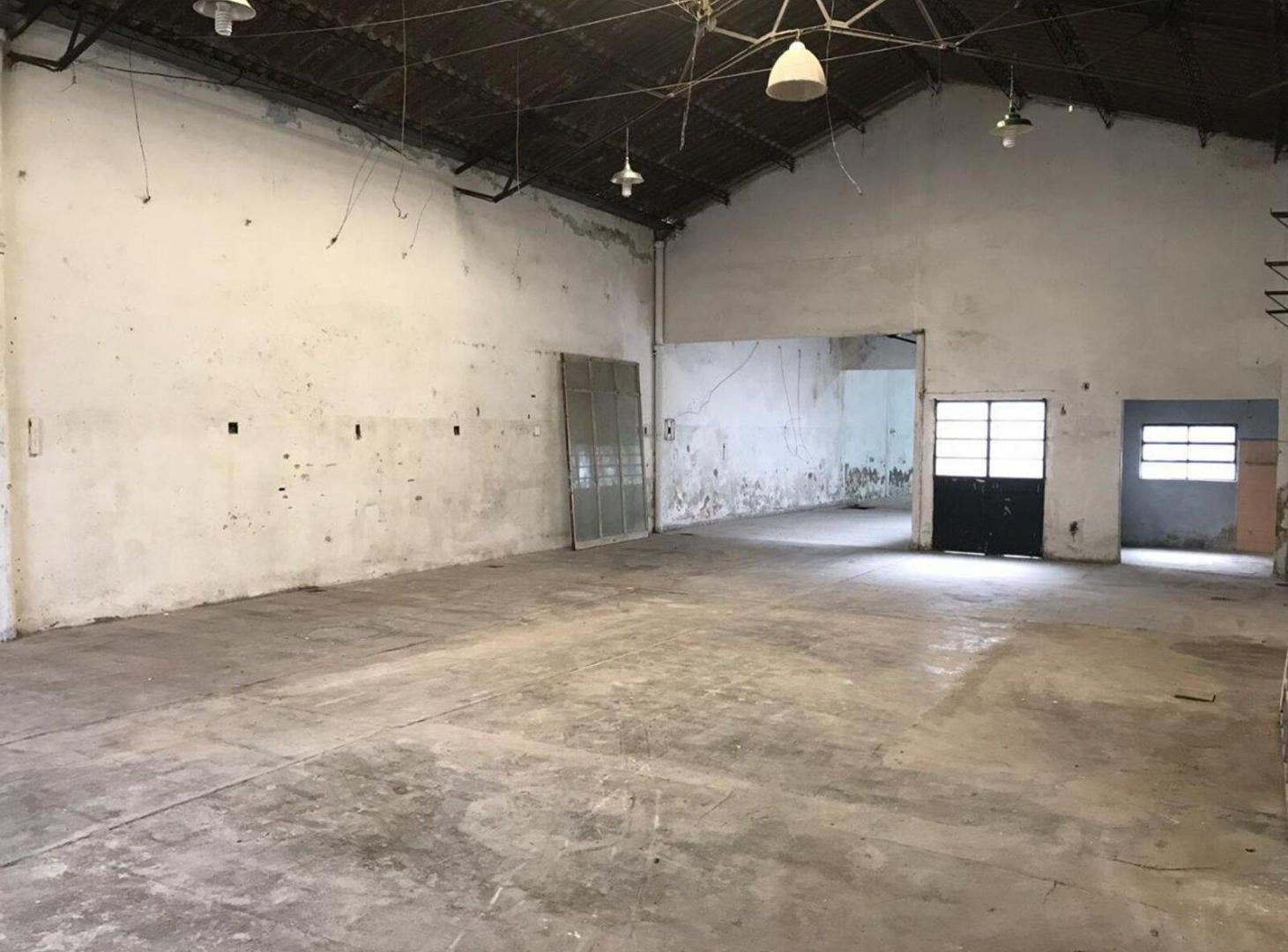 Foto de Local con Deposito Martinez. Oficina Vestuarios, imagen 2