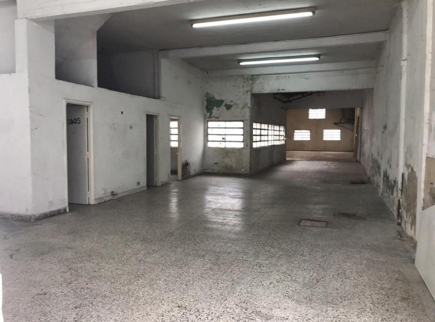 Foto de Local con Deposito Martinez. Oficina Vestuarios, imagen 3