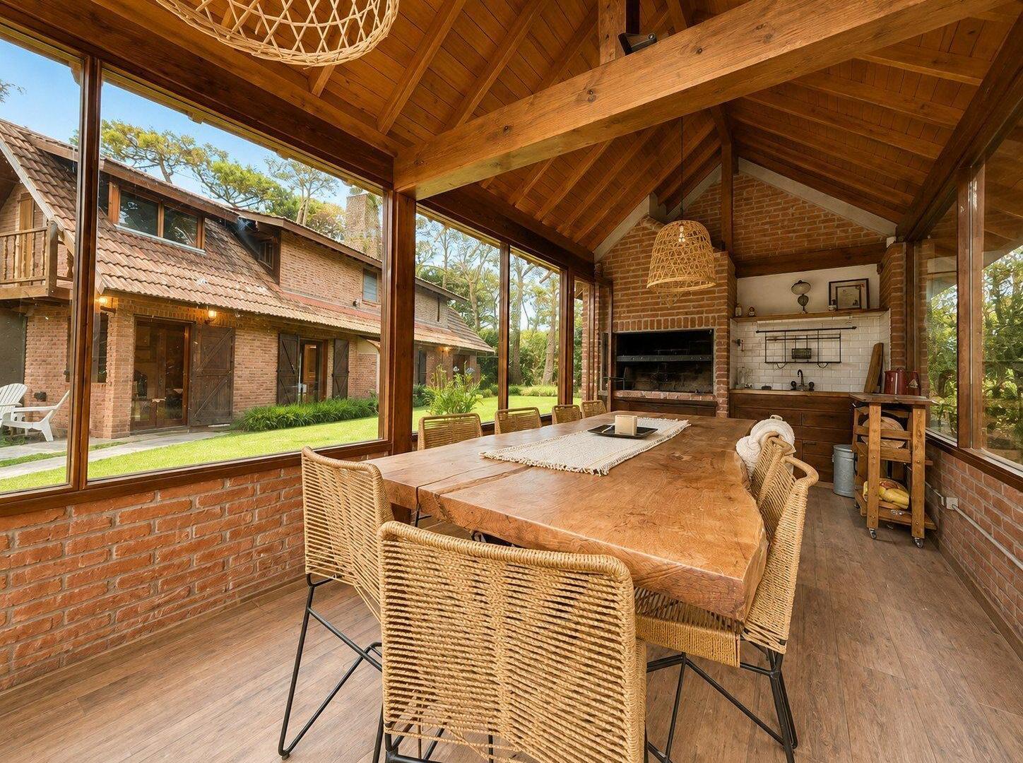 Foto de ALQUILER POR AÑO EN PINAMAR | ESPECTACULAR CASA AMOBLADA A CUADRAS DEL, imagen 2