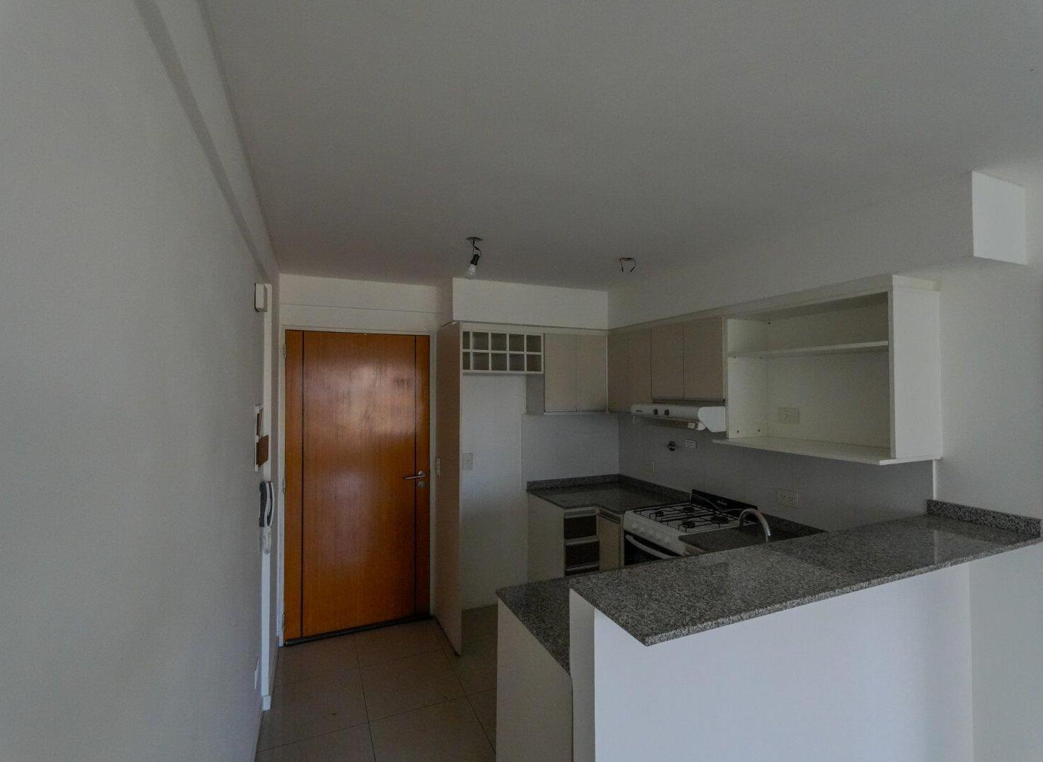 Foto de Monoambiente subdividido con balcón al frente en Villa del Parque, imagen 2