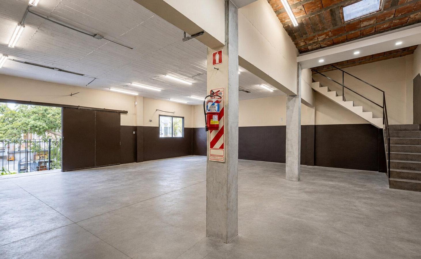 Foto de LOCAL ESQUINA COMERCIAL SOBRE AV. ILLIA | 367 m² Cubiertos | Local +, imagen 5
