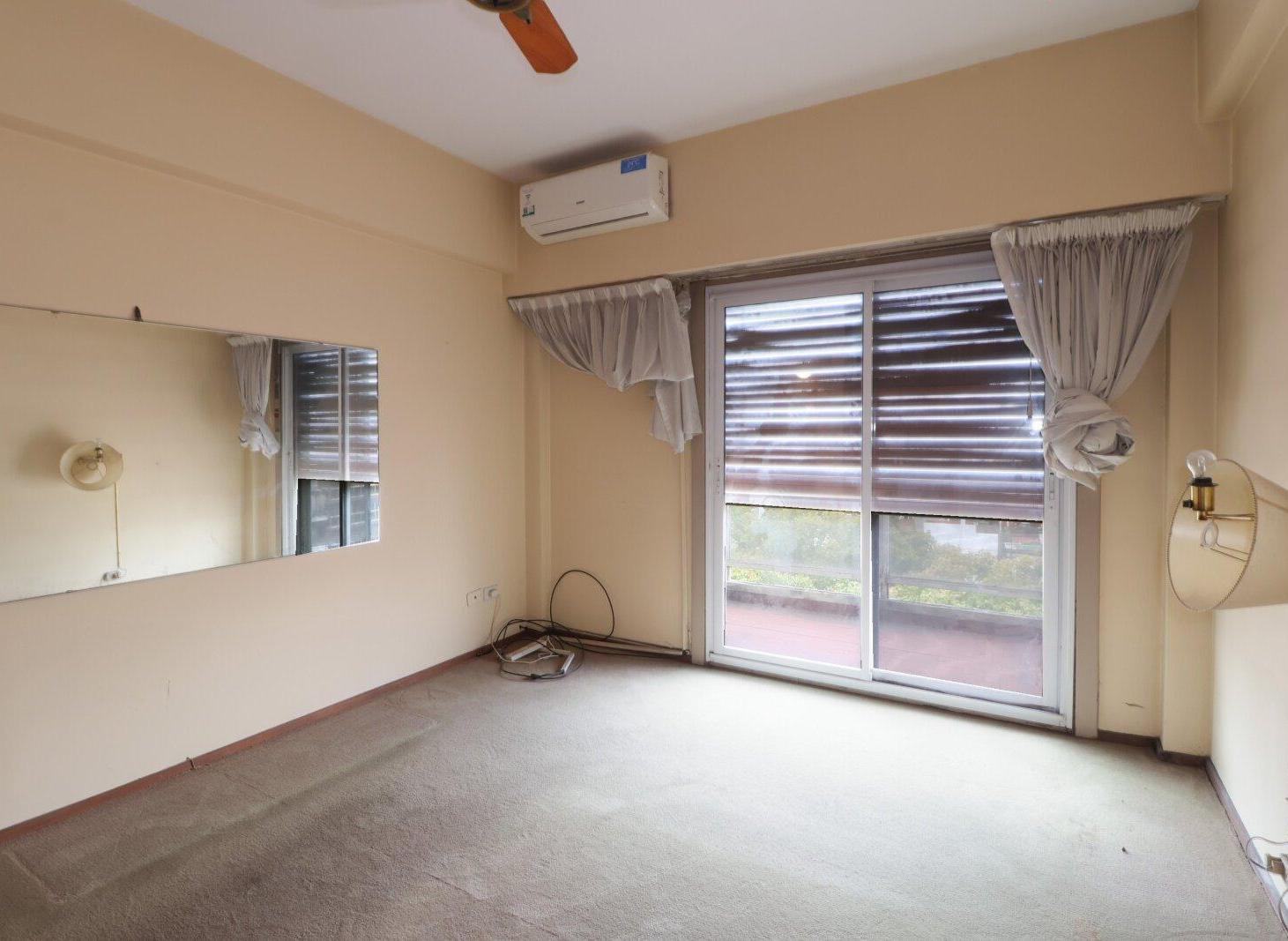 Foto de Venta Piso alto de 155 m² con gran balcón, cochera y baulera | Av. de, imagen 2