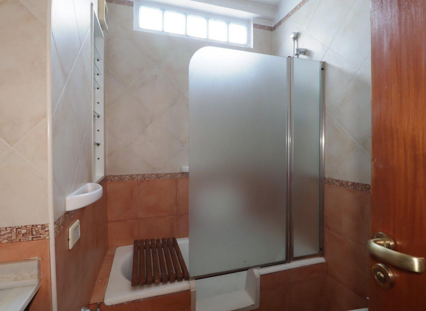 Foto de Venta Piso alto de 155 m² con gran balcón, cochera y baulera | Av. de, imagen 5