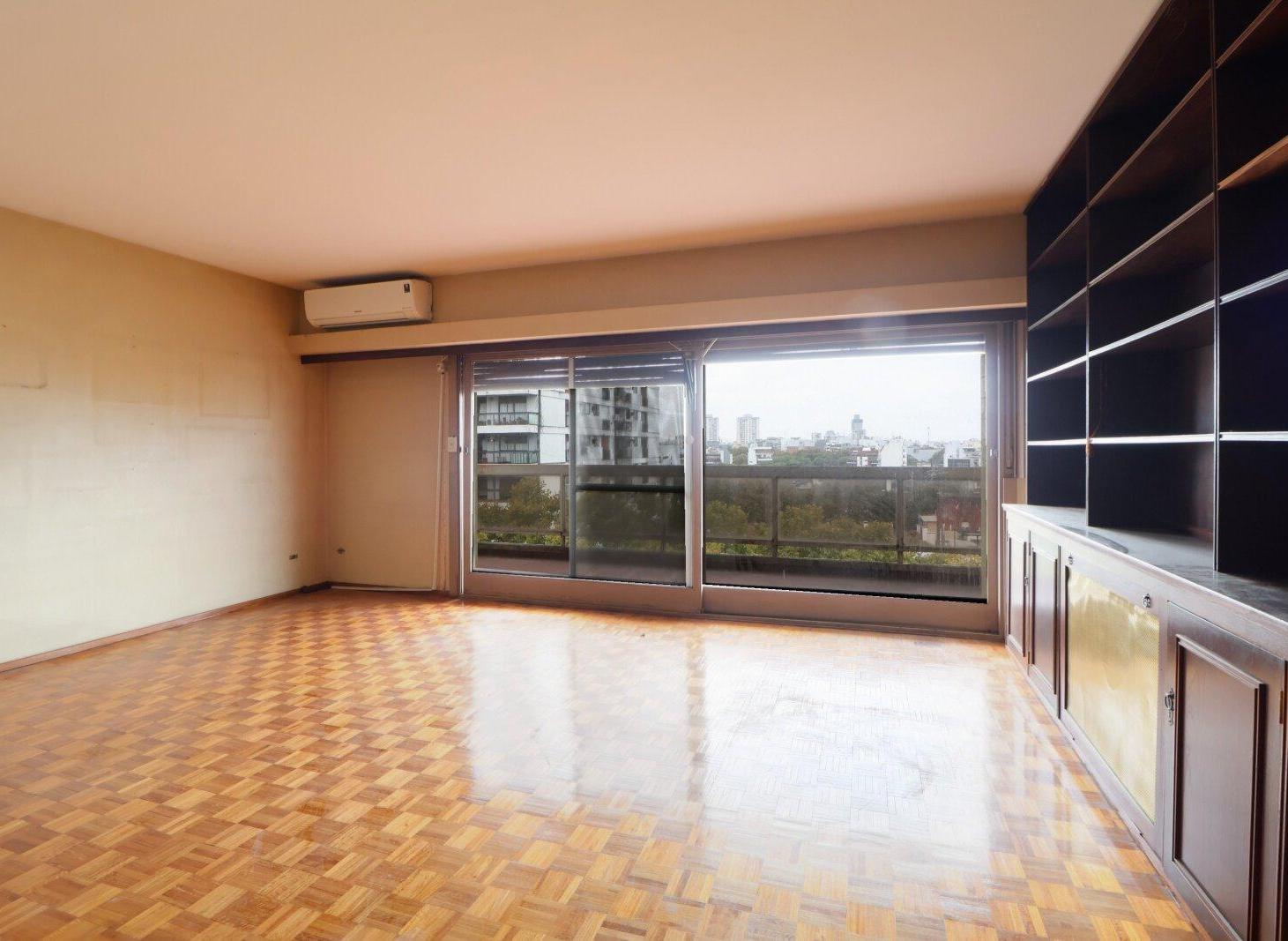 Foto de Venta Piso alto de 155 m² con gran balcón, cochera y baulera | Av. de, imagen 1