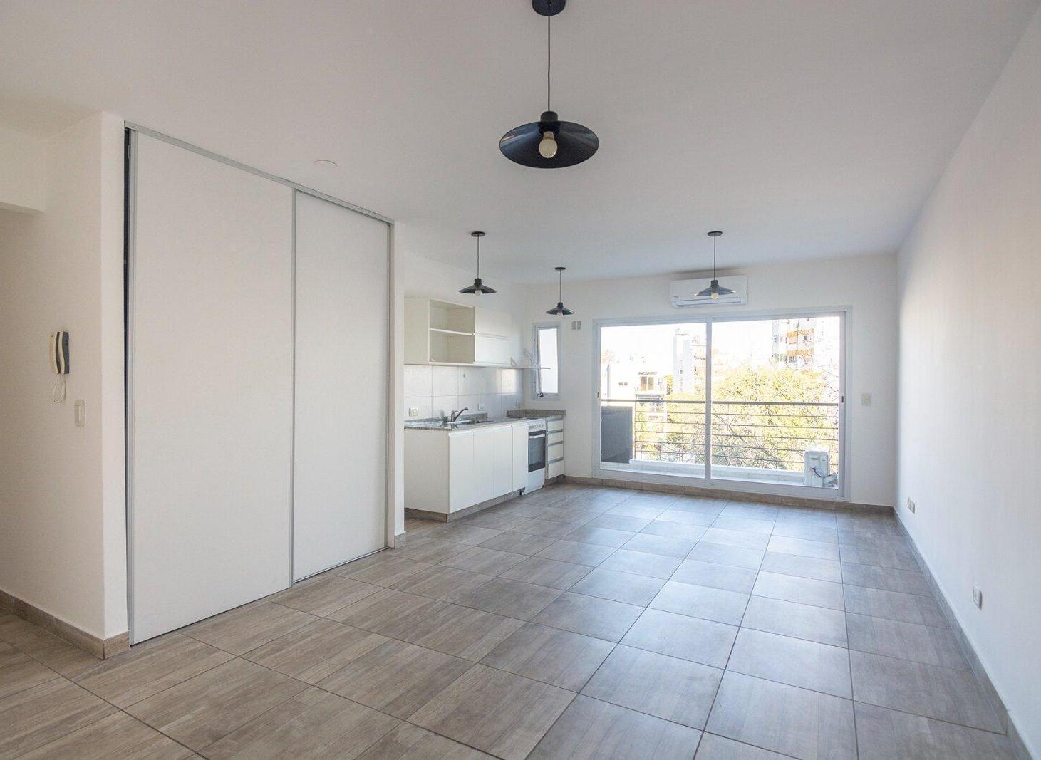 Foto de VENTA DE AMPLIO MONOAMBIENTE EN VILLA DEL PARQUE | SUPER LUMINOSO, imagen 1