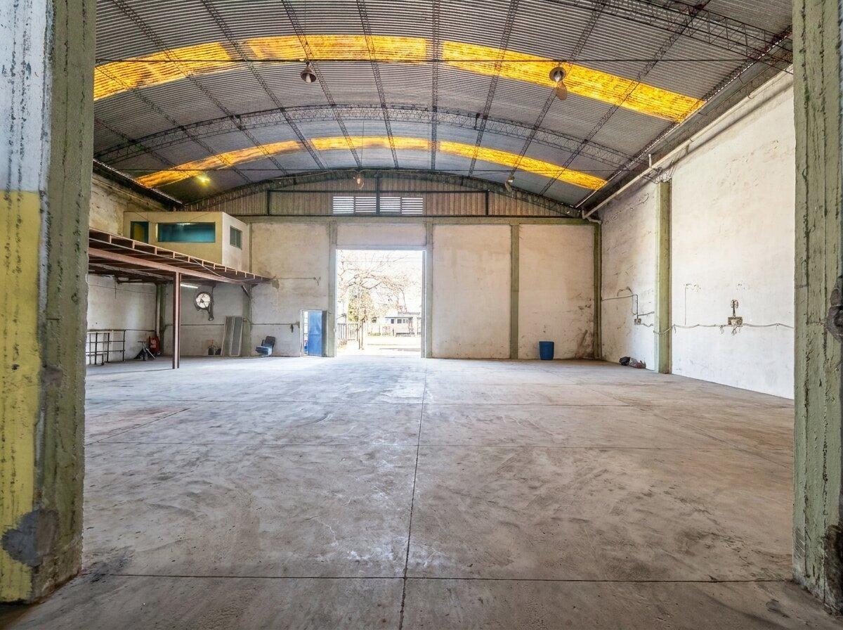 Foto de Galpón en Venta en Burzaco | 550 m² Cubiertos | Excelente Altura y, imagen 3