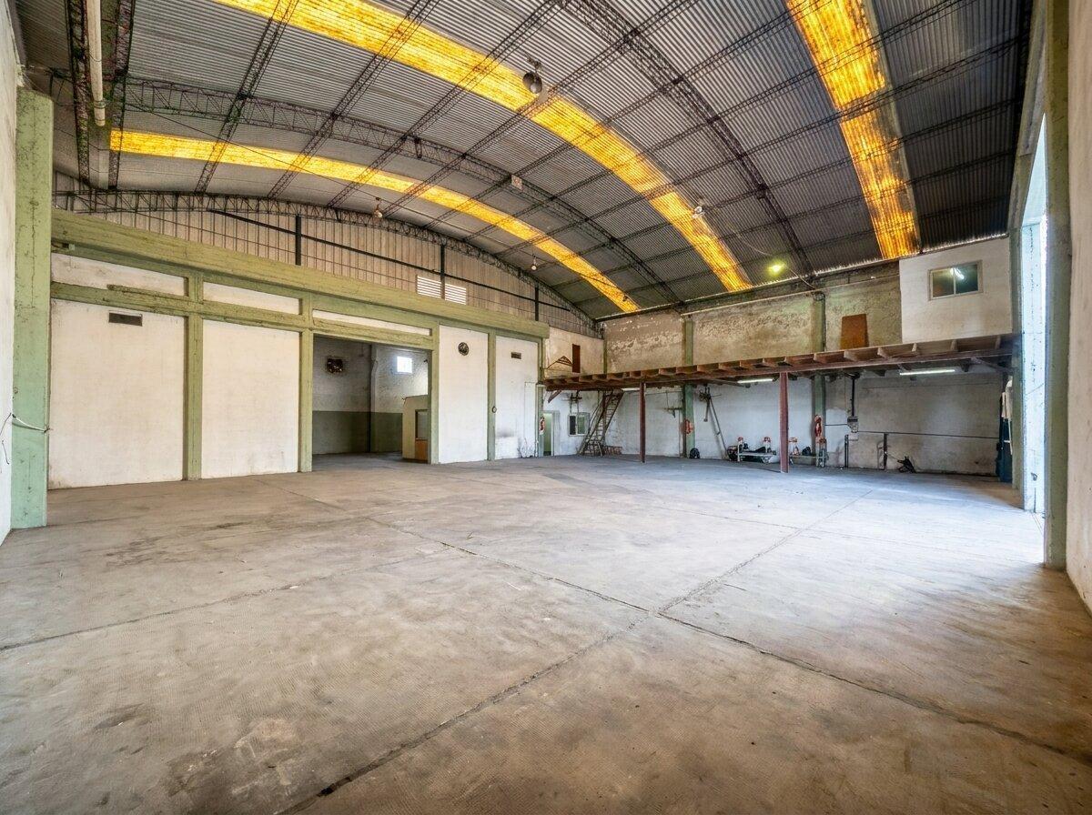 Foto de Galpón en Venta en Burzaco | 550 m² Cubiertos | Excelente Altura y, imagen 2