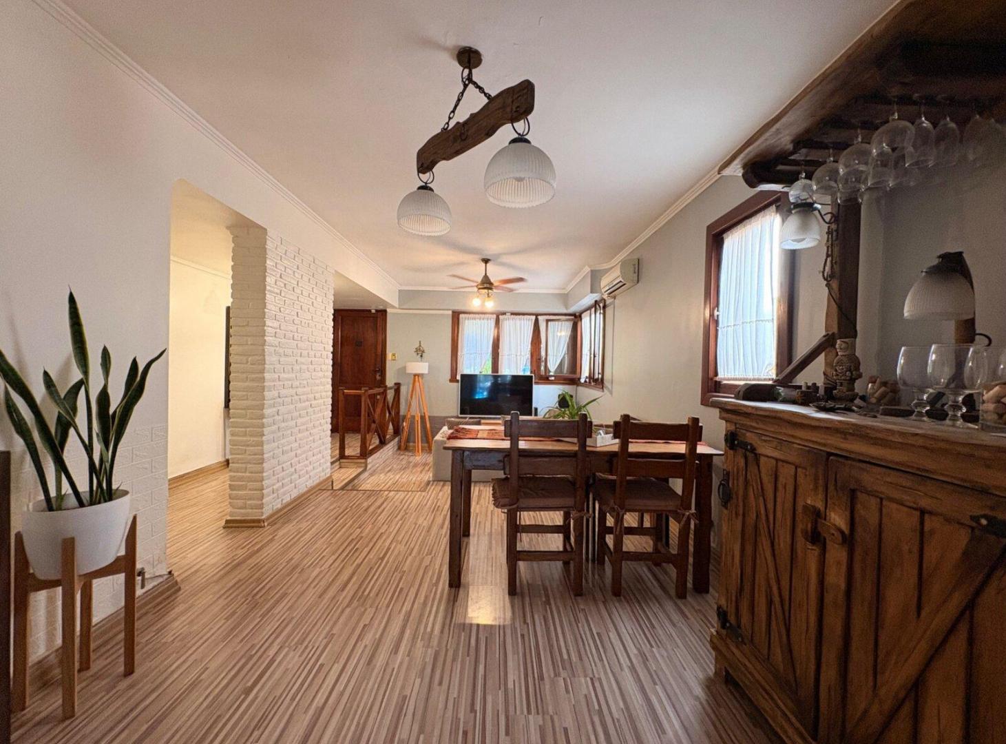 Foto de VENTA CASA CON PILETA CASTELAR NORTE, imagen 2