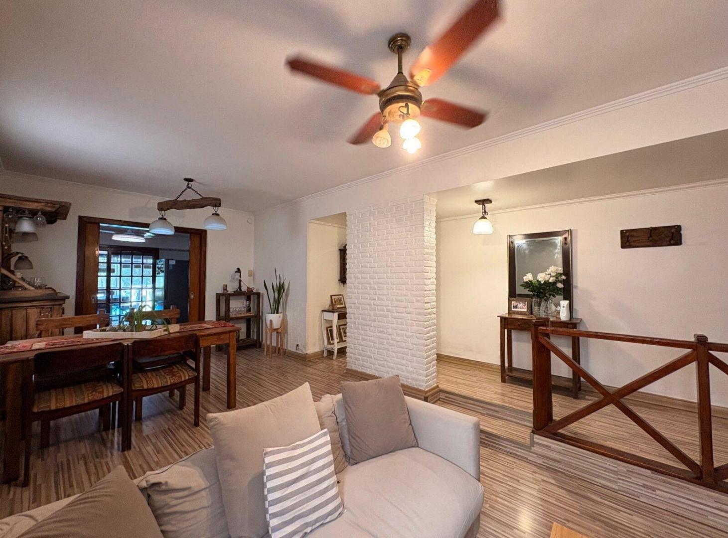 Foto de VENTA CASA CON PILETA CASTELAR NORTE, imagen 3