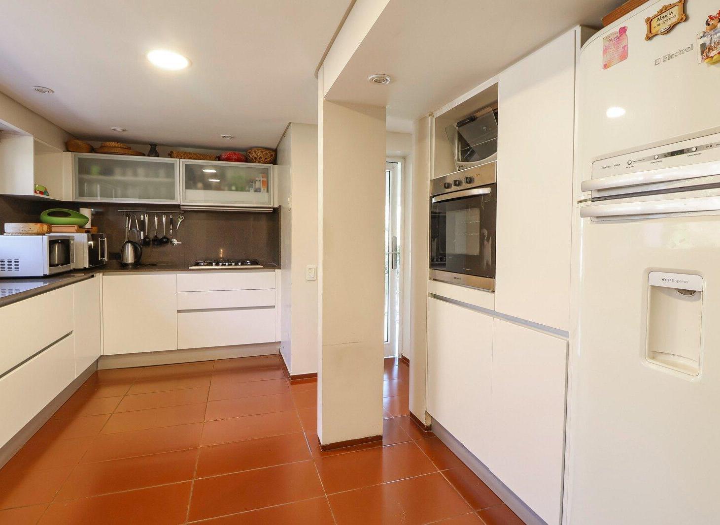 Foto de Casa de 6 ambientes en dos lotes con quincho, pileta y parque arbolado, imagen 5