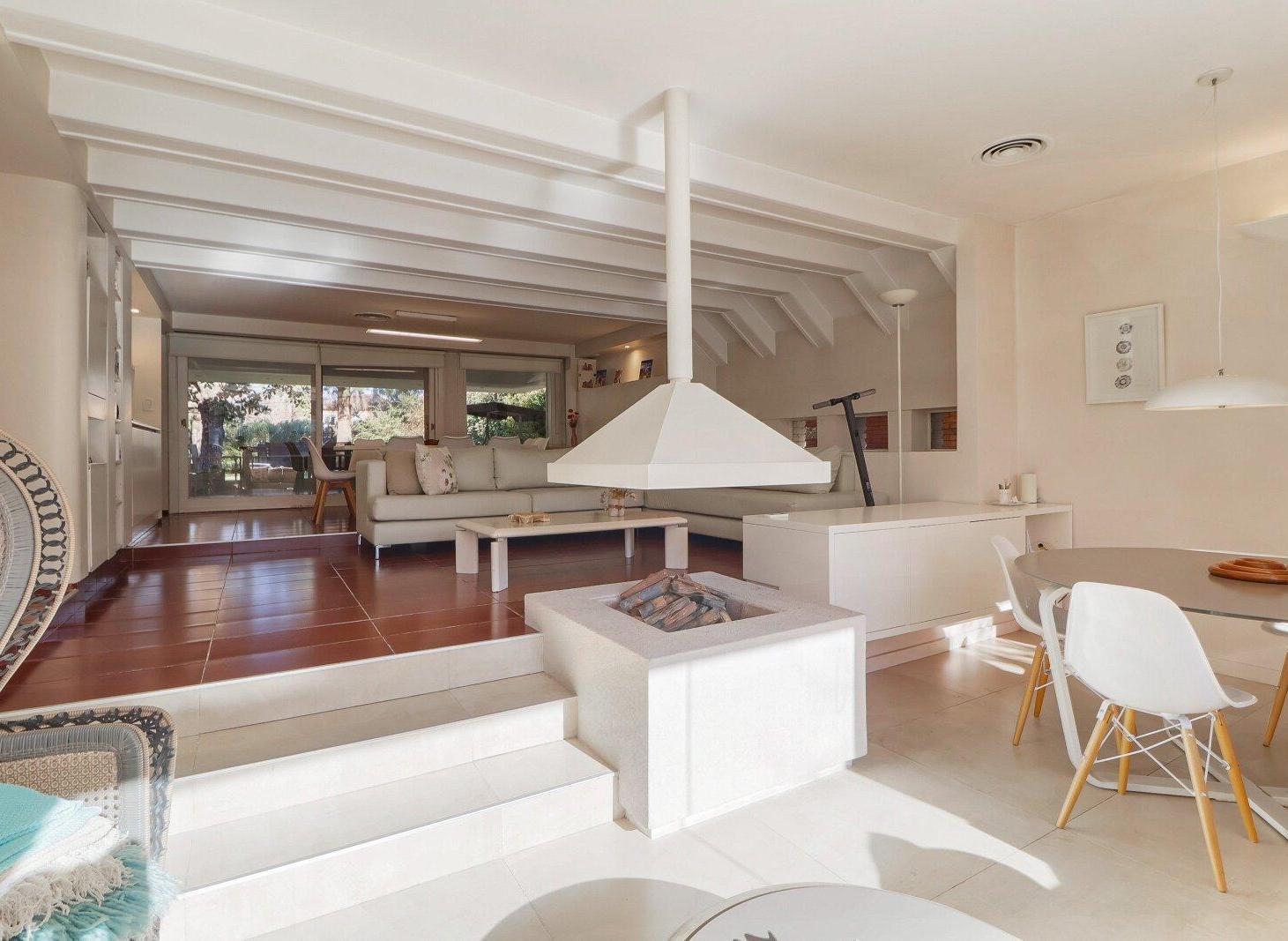 Foto de Casa de 6 ambientes en dos lotes con quincho, pileta y parque arbolado, imagen 2