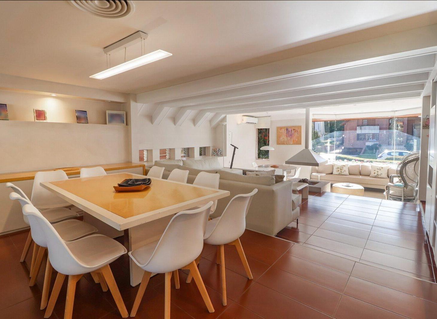 Foto de Casa de 6 ambientes en dos lotes con quincho, pileta y parque arbolado, imagen 1