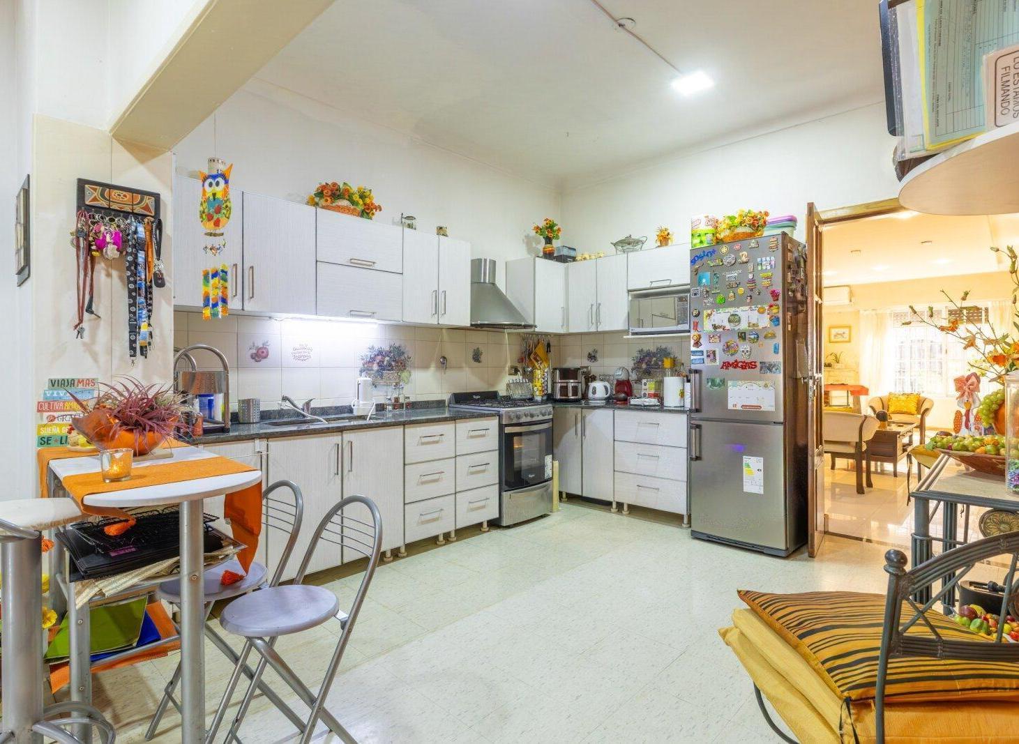 Foto de VENTA - Imponente Casa 6 amb Ramos Mejía (quincho pileta parque + 2da, imagen 2