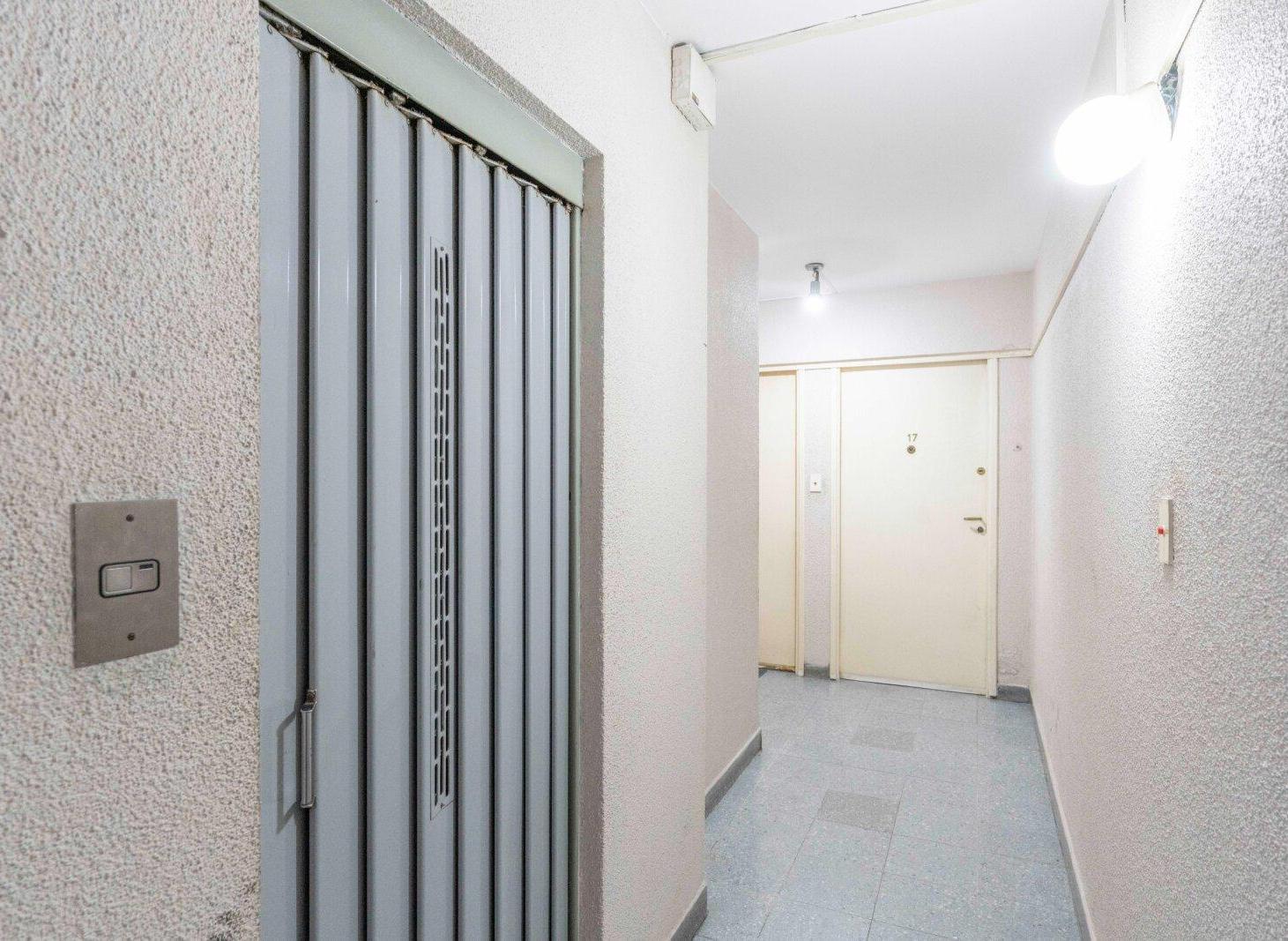 Foto de Venta 3 amb reciclado a nuevo con patio y balcón, imagen 1