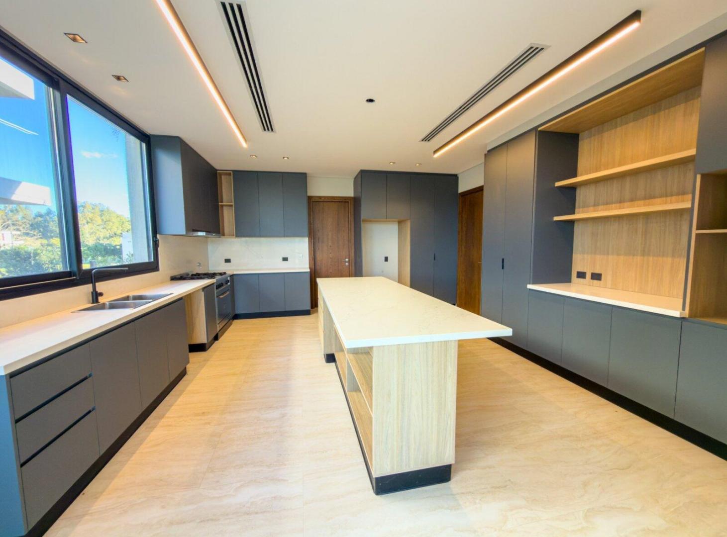 Foto de VENTA CASA 7 AMB. EN EL YACHT CON AMARRA PROPIA, imagen 5
