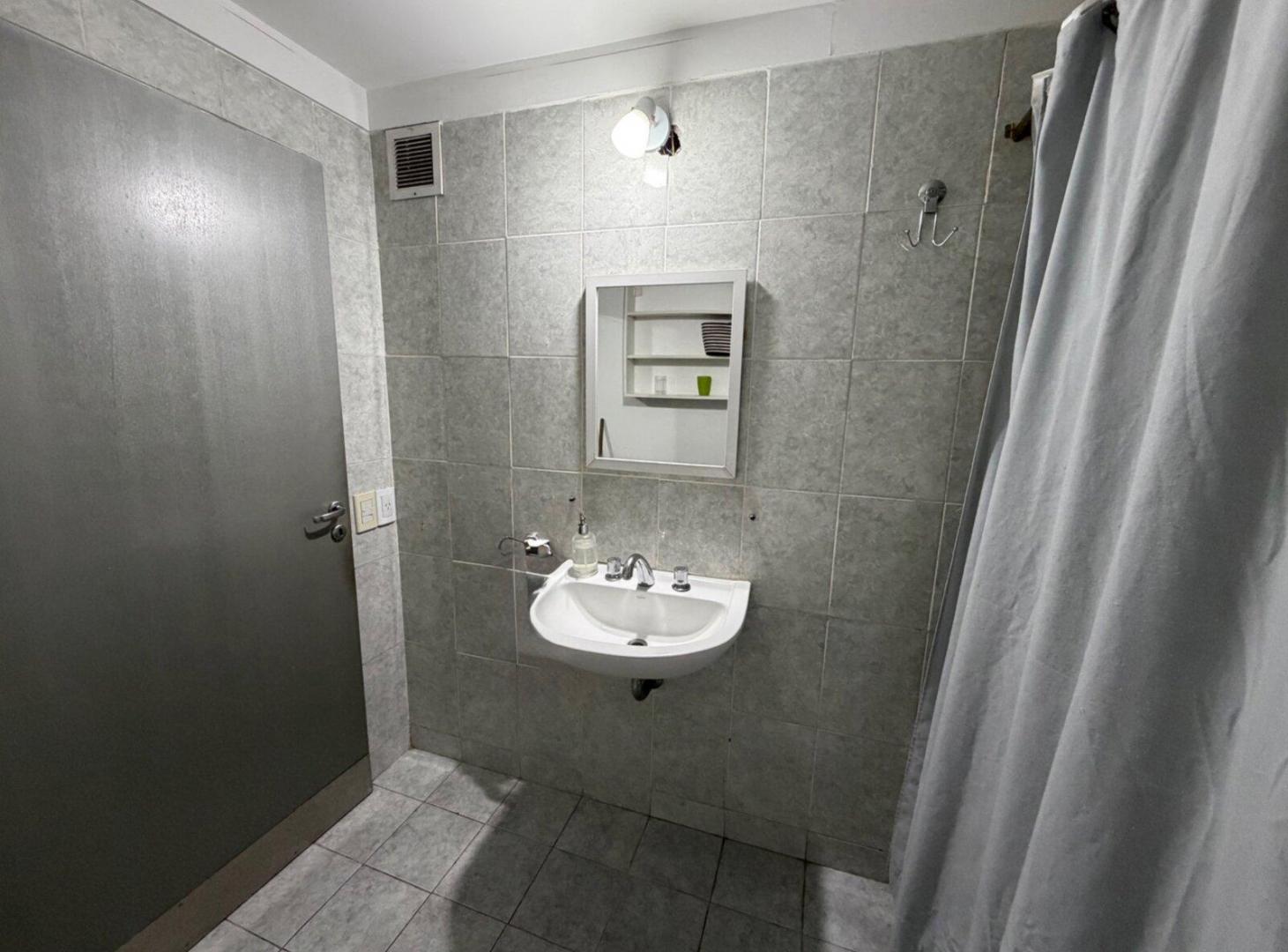 Foto de Venta departamento monoambiente con cochera | Apto crédito | Balvanera, imagen 2
