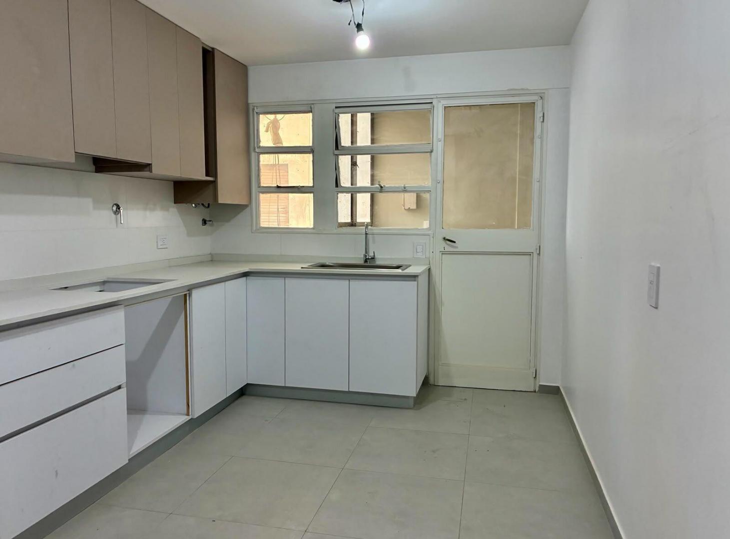 Foto de VENTA 4 AMBIENTES RECICLADO CON BALCON AL FRENTE - CABALLITO, imagen 5
