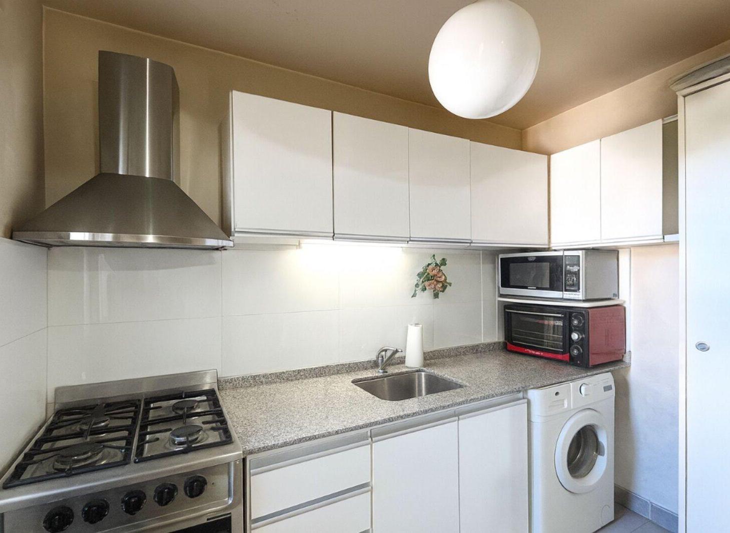 Foto de VENTA DEPTO. DOS AMBIENTES CABALLITO C/COCHERA Y BAULERA, imagen 4