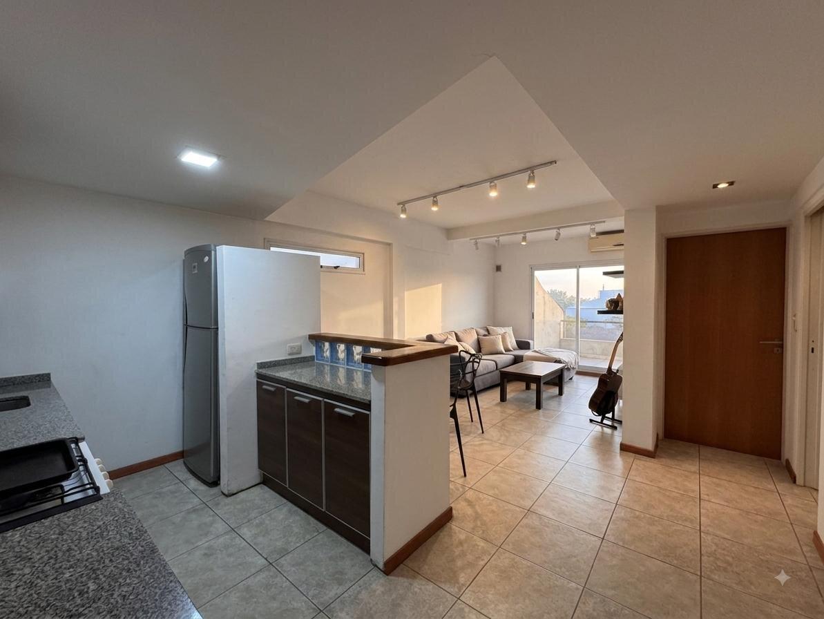 Foto de Departamento Penthouse 2 ambientes Agronomía con terraza y parrilla, imagen 3