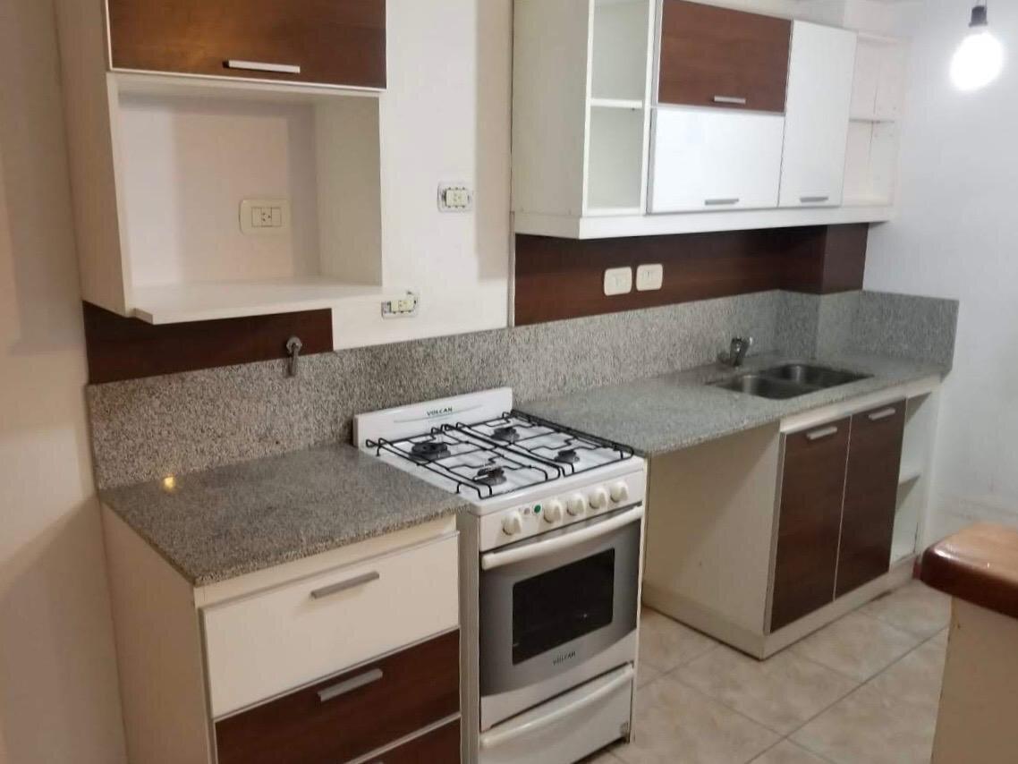 Foto de Departamento Penthouse 2 ambientes Agronomía con terraza y parrilla, imagen 1
