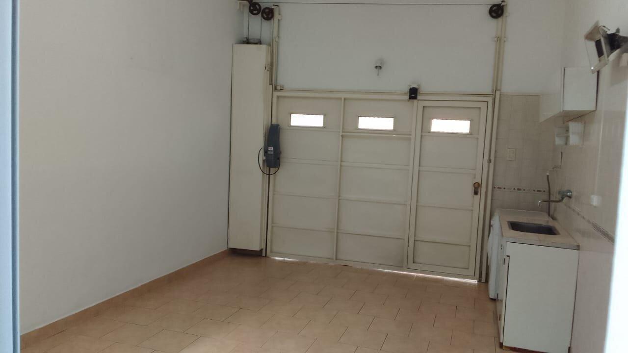 Foto de Alquiler casa 3 amb. con cochera Lanús Este, imagen 1