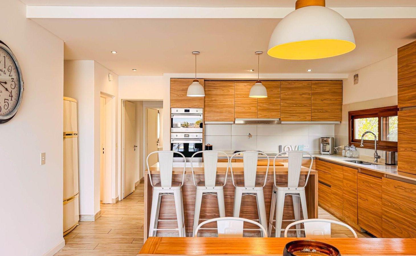 Foto de Alquiler AMOBLADO | CASA A LA LAGUNA | 5 AMBIENTES c/dependencia |, imagen 1