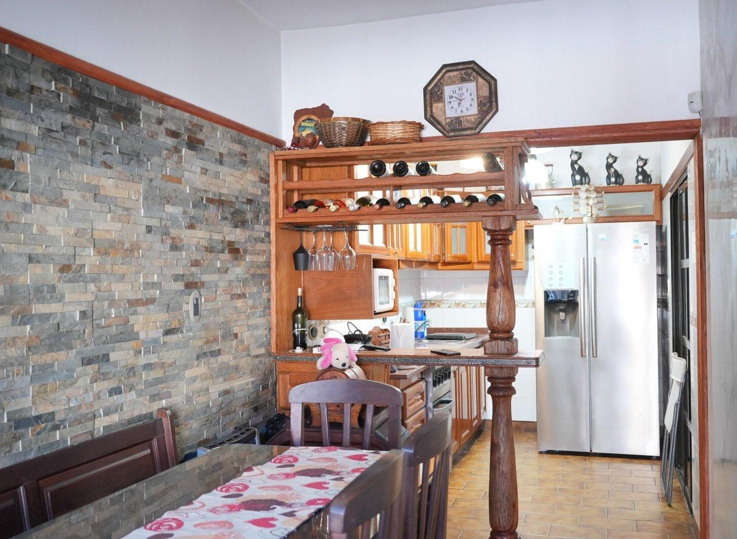 Foto de Venta casa de dos plantas con pileta, wilde., imagen 3
