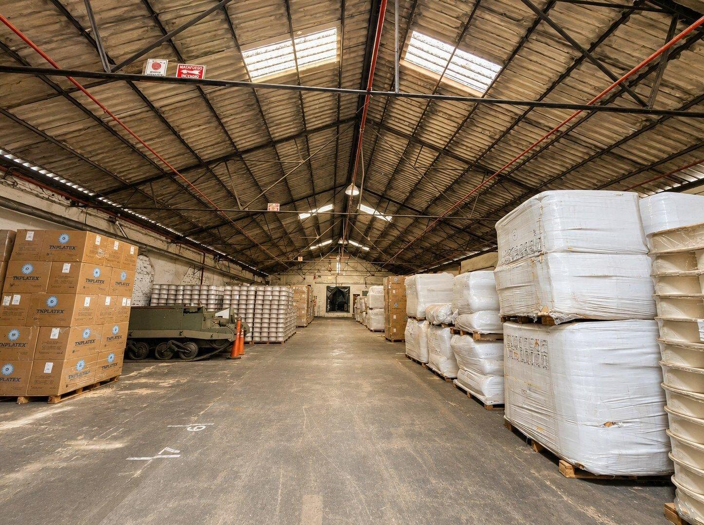 Foto de IMPORTANTE FRACCIÓN INDUSTRIAL EN VENTA – MORÓN | 10258 m² DE TERRENO +, imagen 2
