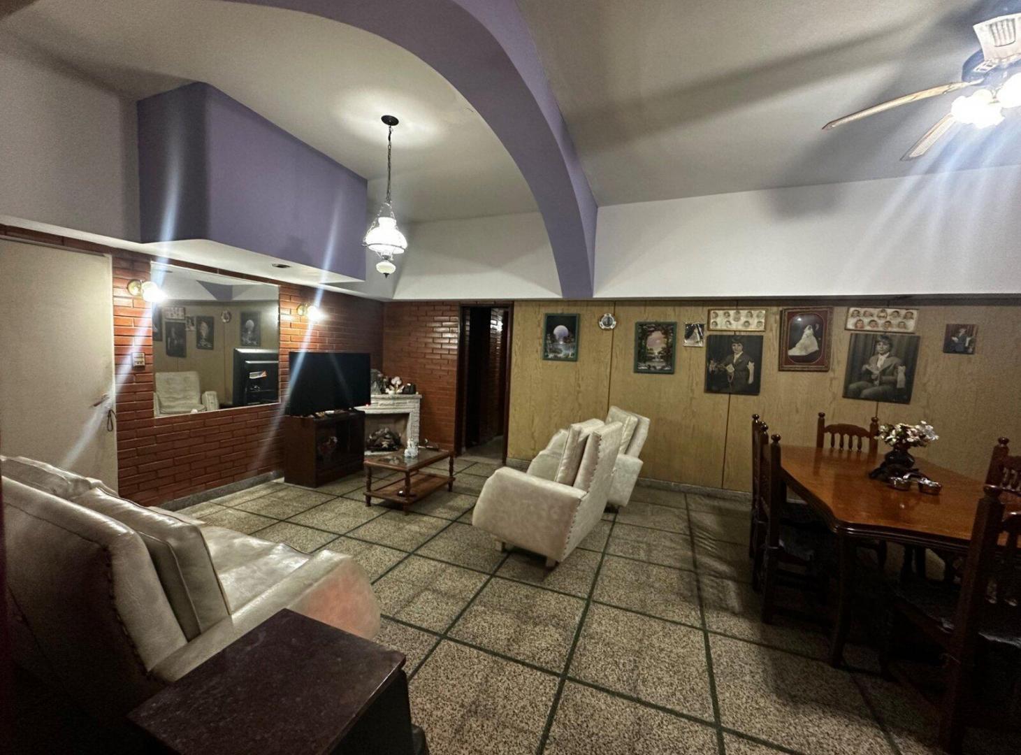 Foto de VENTA CASA 5 AMB MULTIFAMILIAR CON PILETA LANUS, imagen 2