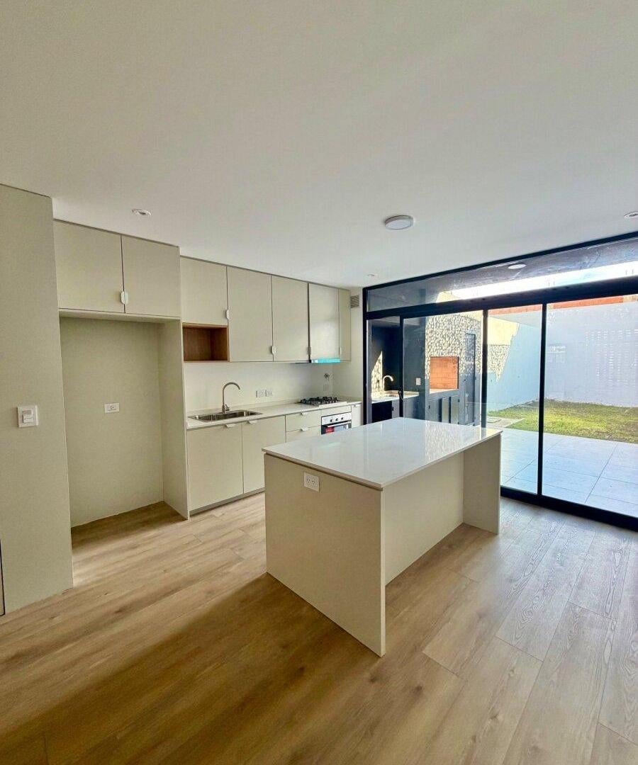 Foto de VENTA DE DÚPLEX 4 AMBIENTES- VICENTE LÓPEZ, imagen 1