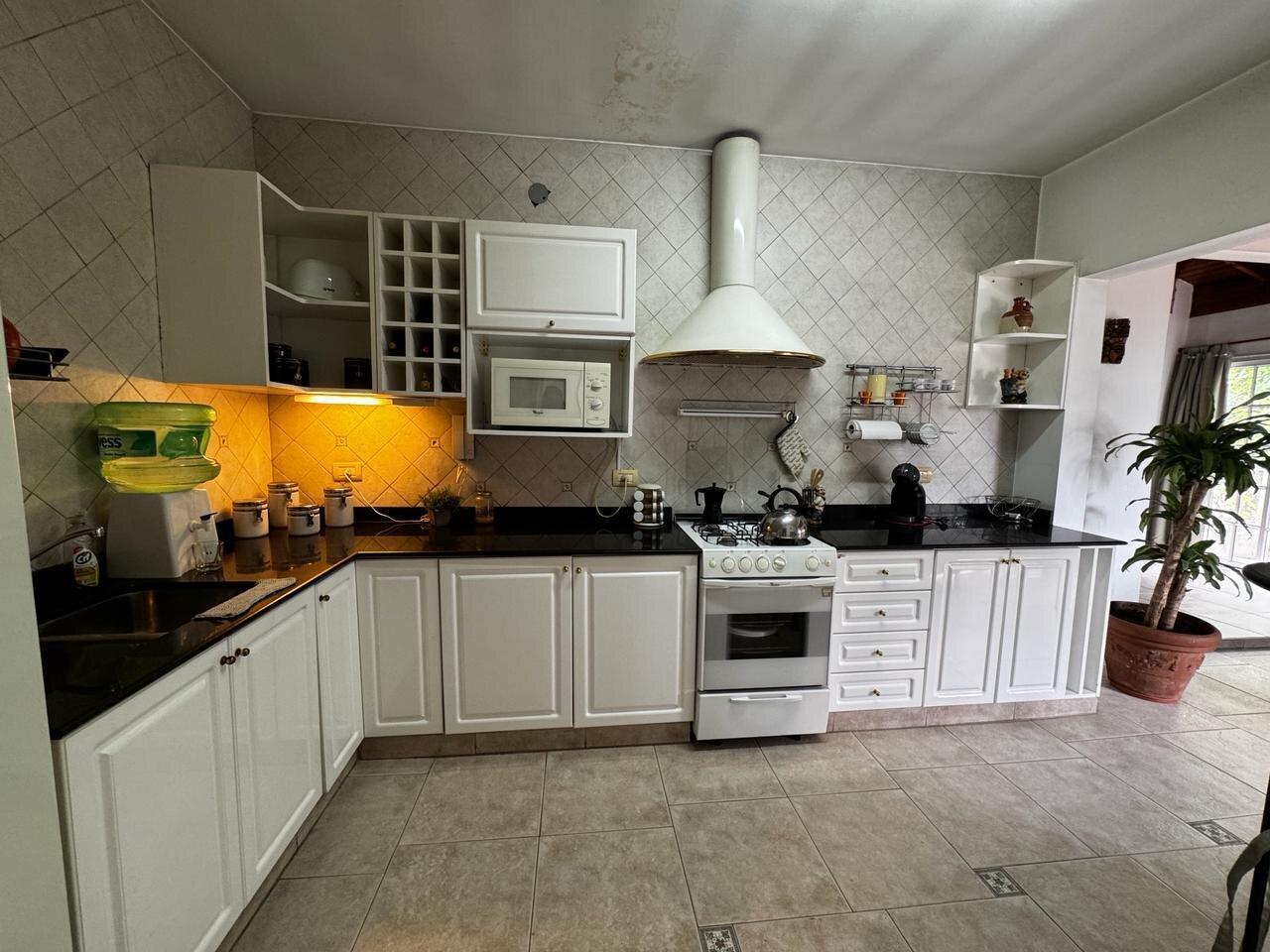 Foto de VENTA CASA 4 AMBIENTES EN VALENTIN ALSINA, imagen 2