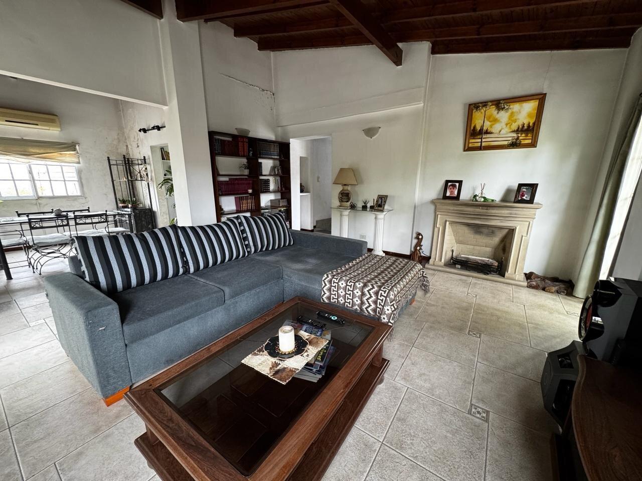 Foto de VENTA CASA 4 AMBIENTES EN VALENTIN ALSINA, imagen 1