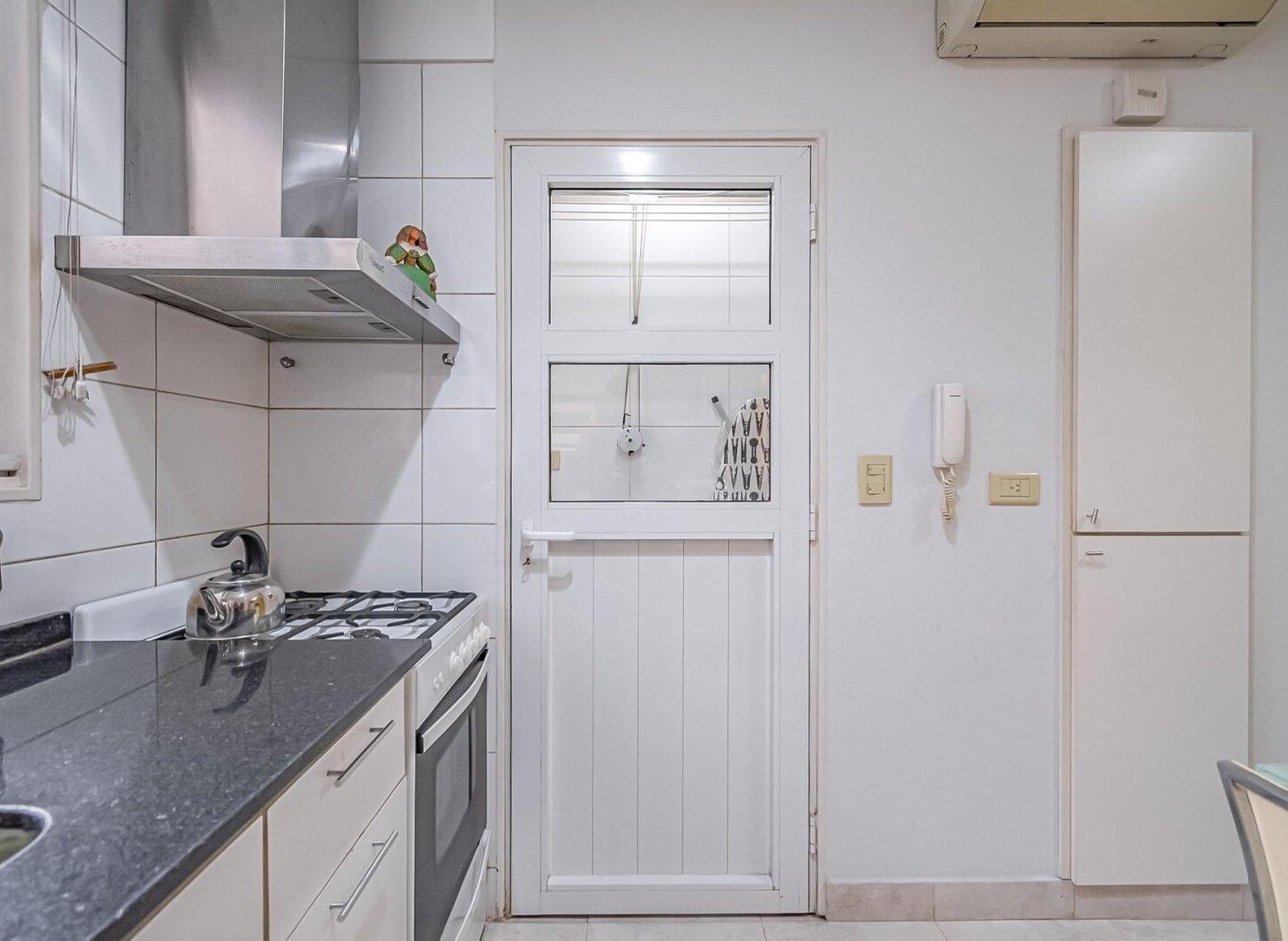 Foto de Venta Caballito 4 ambientes, 2 baños, 1 toilette, lavadero, 2 cocheras, imagen 1