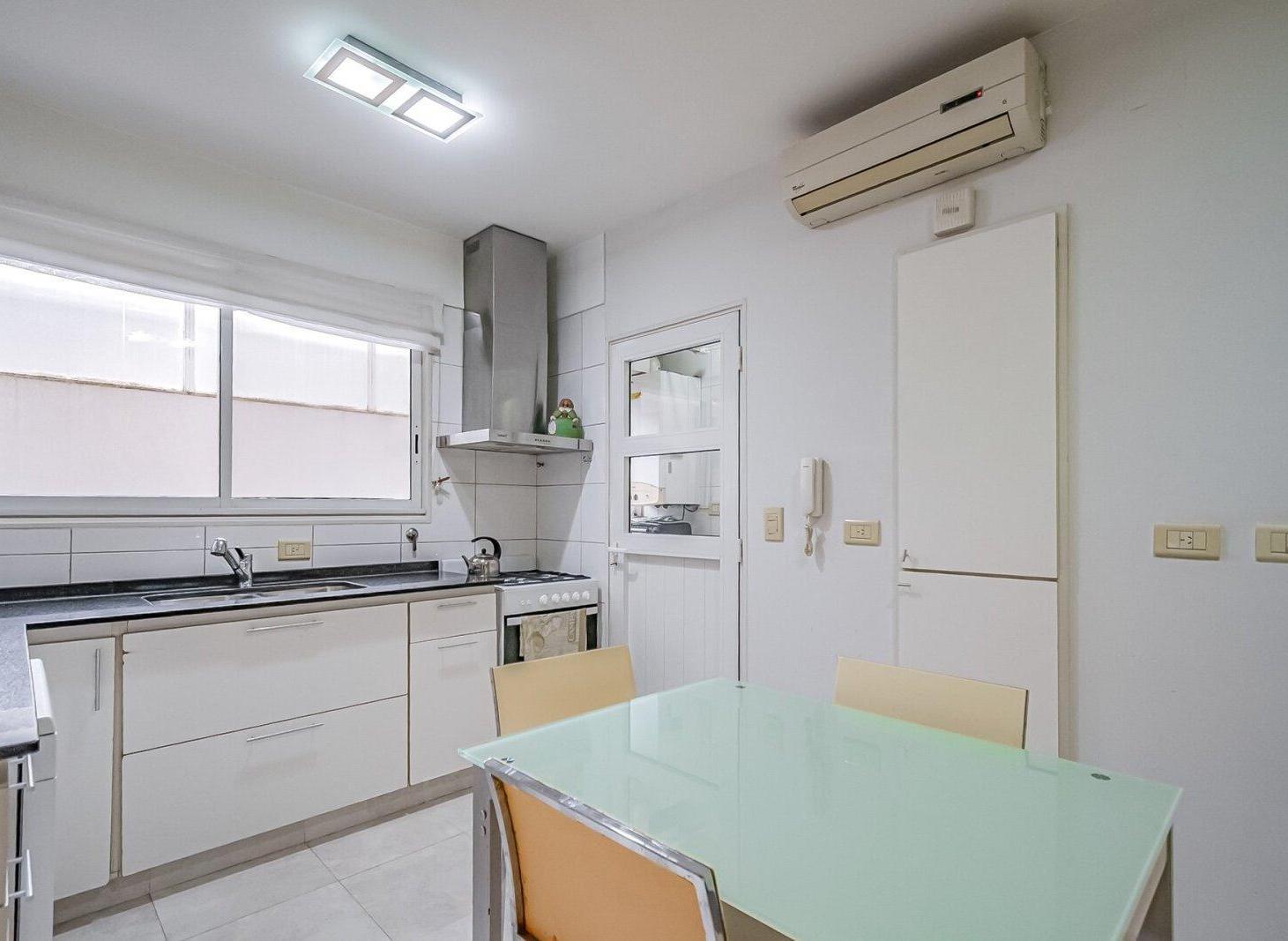 Foto de Venta Caballito 4 ambientes, 2 baños, 1 toilette, lavadero, 2 cocheras, imagen 2