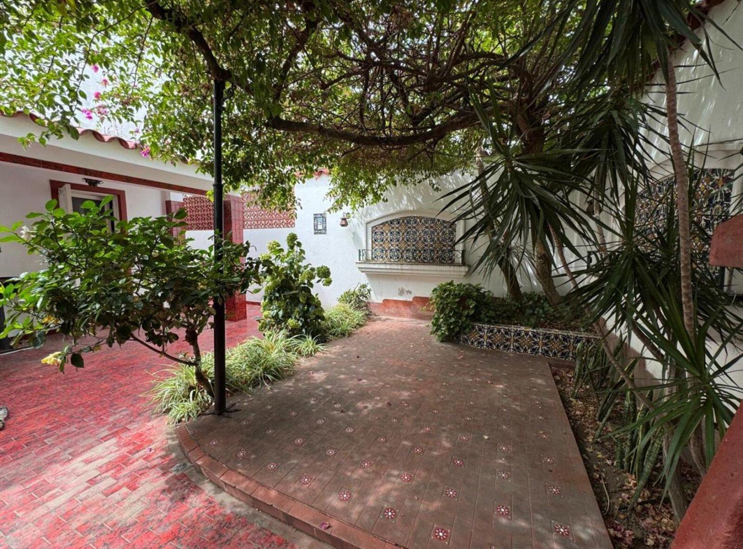 Foto de VENTA CASA CON PATIO Y PARRILLA EN VILLA DOMINICO, imagen 1