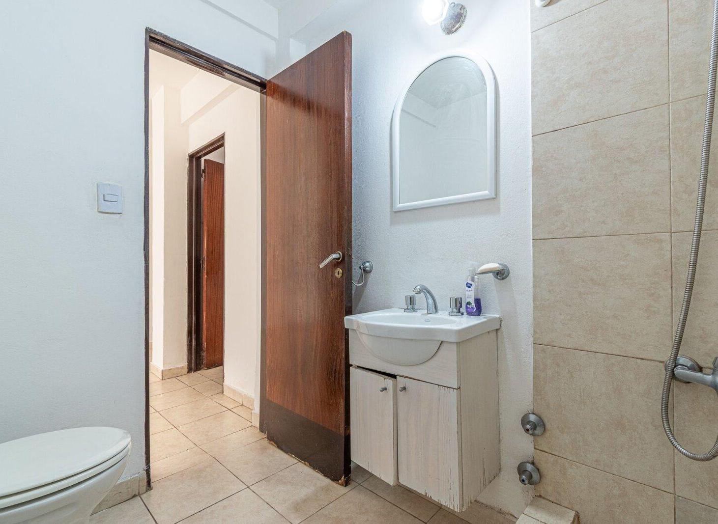 Foto de VENTA DEPARTAMENTO MONO/DOS AMBIENTES CON COCHERA SAN ISIDRO, imagen 2