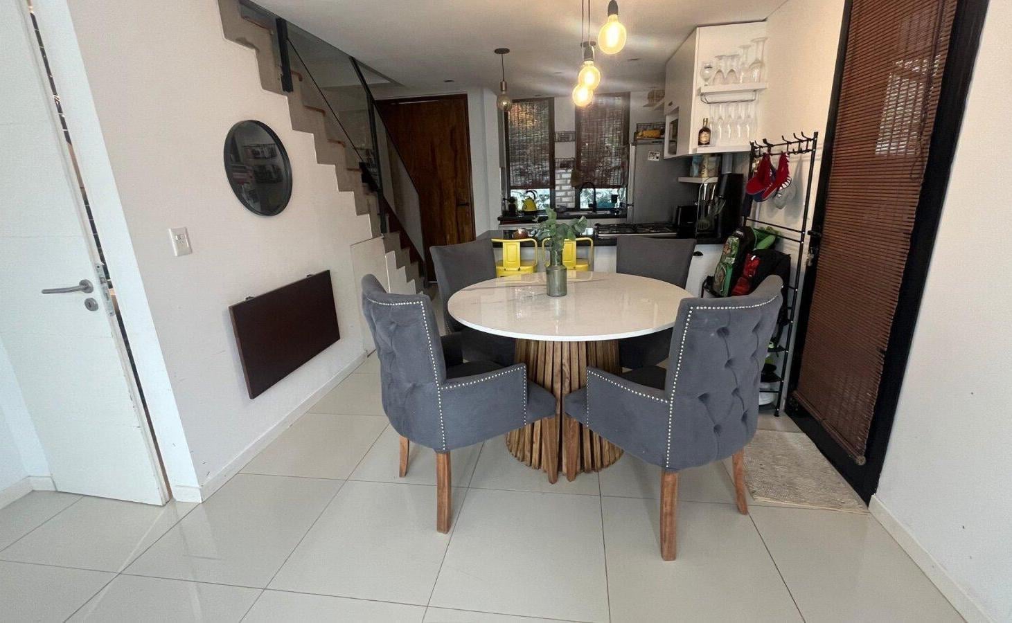 Foto de VENTA CASA DÚPLEX 3 AMB CON JARDÍN, PARRILLA, PILETA Y COCHERA, imagen 4