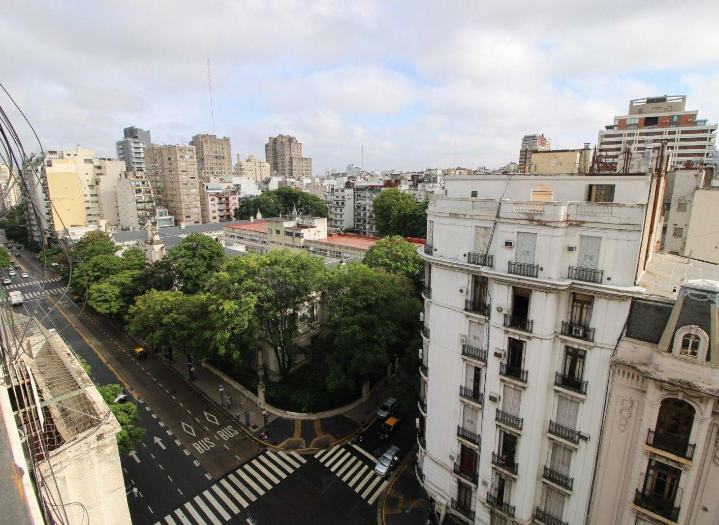 Foto de Alquiler Monoambiente - Piso Alto - Luminoso - Recoleta, imagen 1