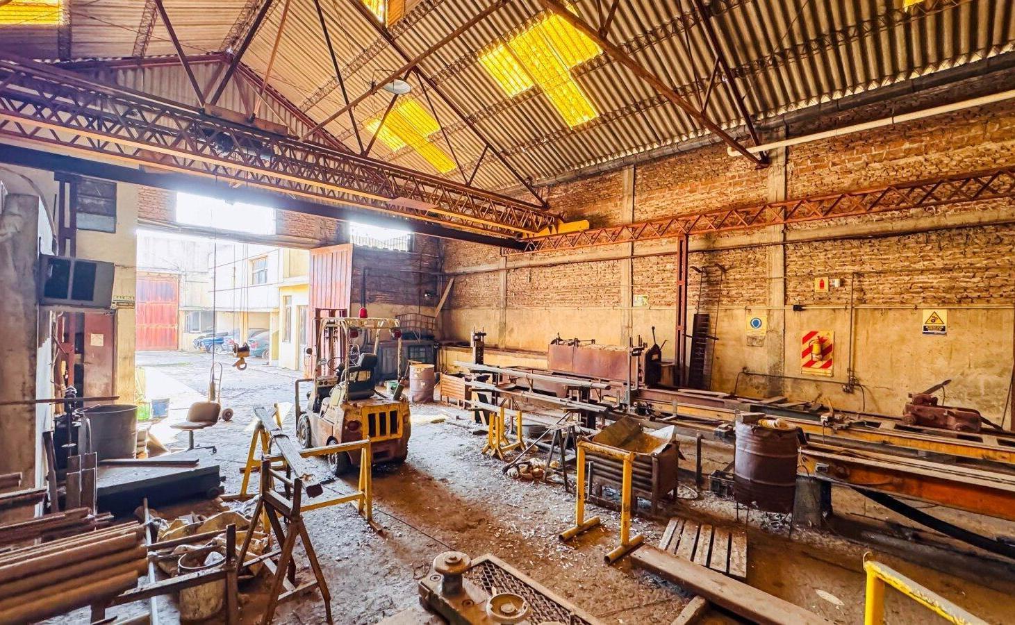 Foto de VENTA GALPONES INDUSTRIALES LANUS ZONA SUR 3000 M2 (ex FABRICA, imagen 1
