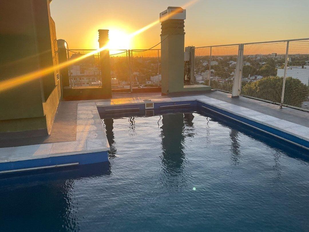 Foto de VENTA | SEMIPISO | 4 AMBIENTES | 2 BALCONES | COCHERA | PILETA | FLORIDA, imagen 2